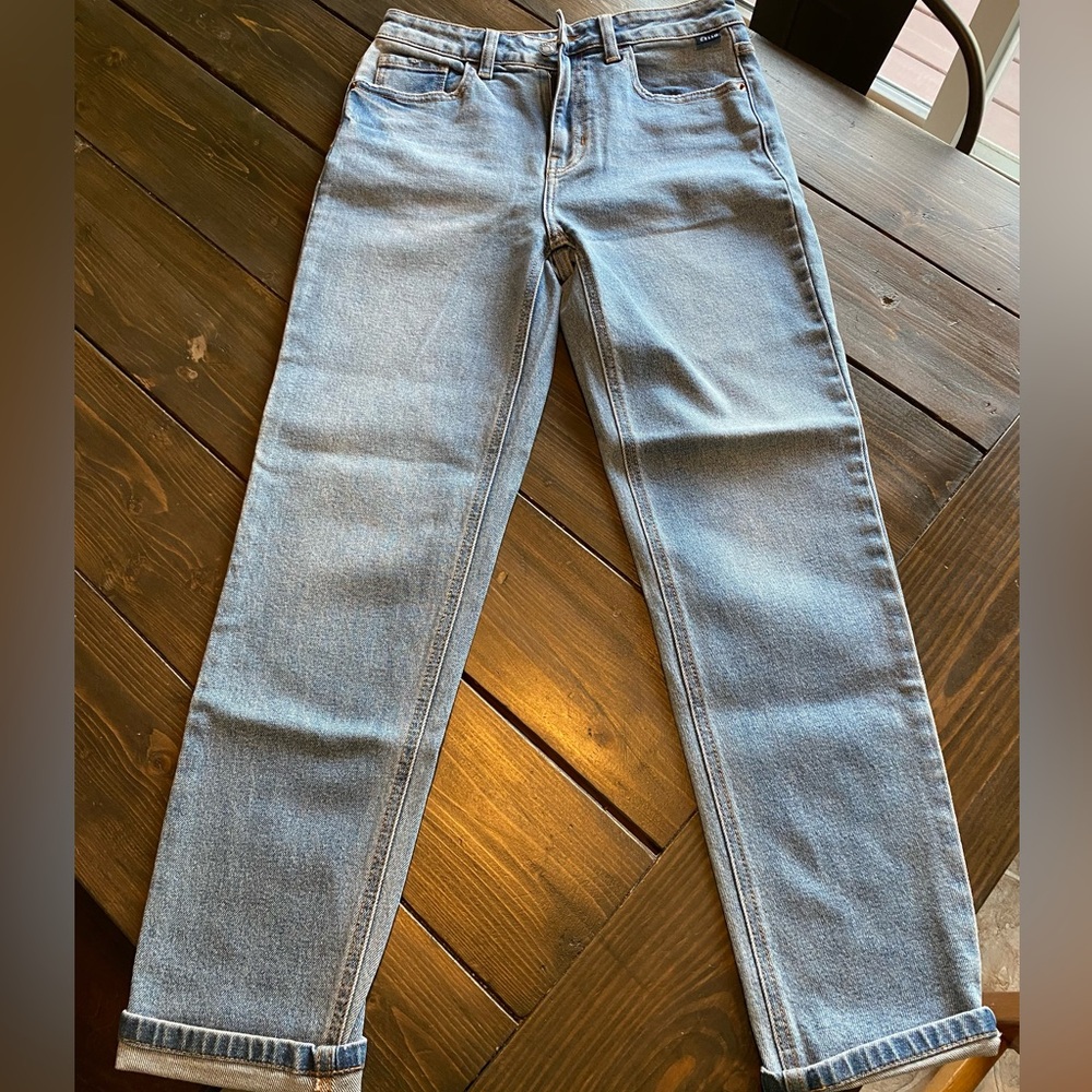 CELLO woman’s high rise straight jeans 
Brand new with tags size 5